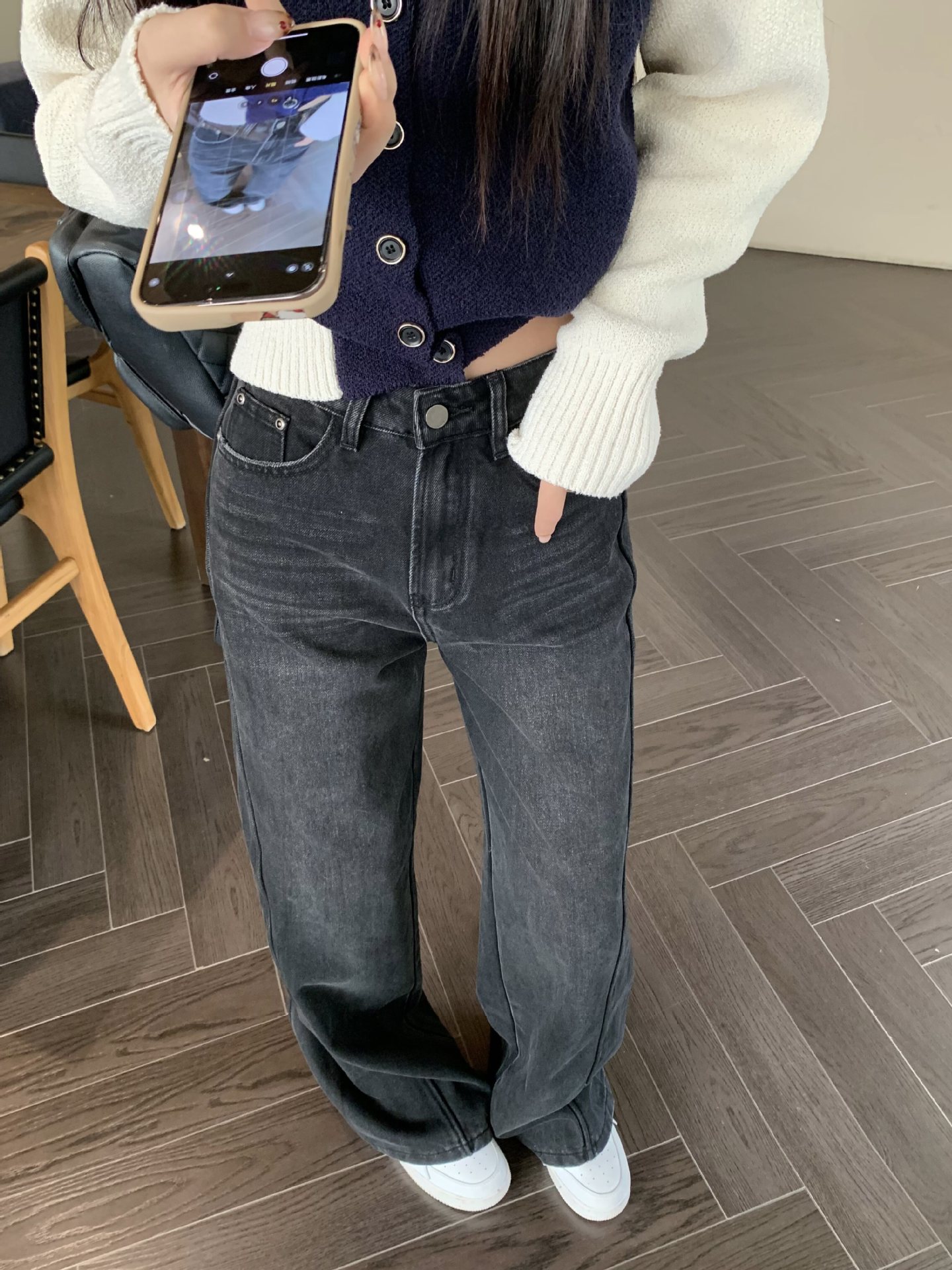 B4LAS5LO7_5.jpg